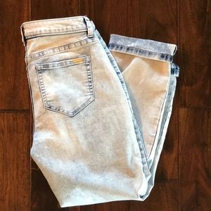 Light wash capri pants